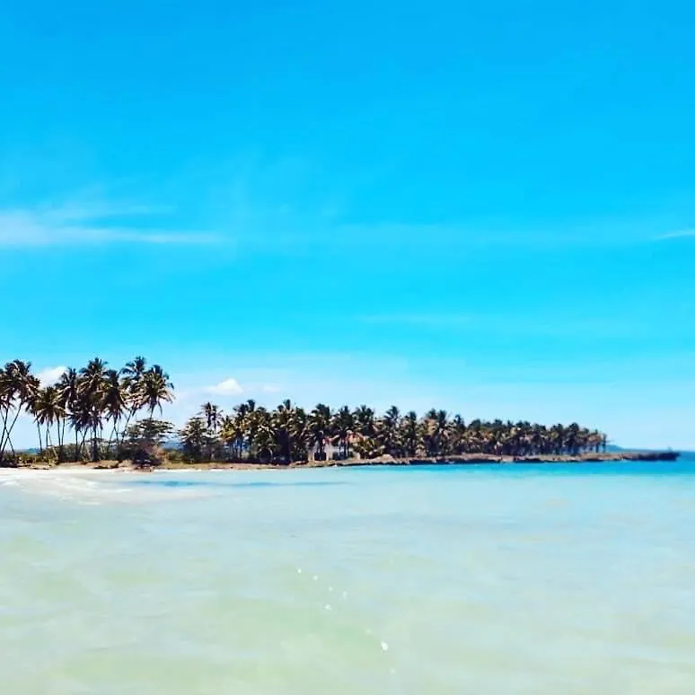 كابريرا Baoba Breeze Bed & Breakfast- Beachfront Paradise