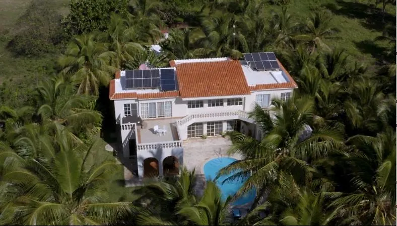 كابريرا Baoba Breeze Bed & Breakfast- Beachfront Paradise
