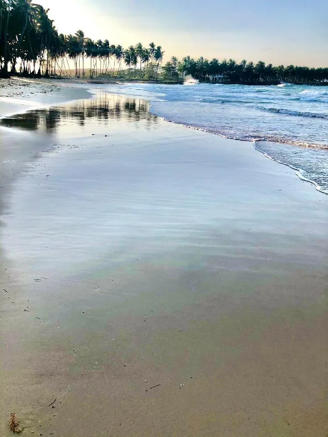 كابريرا Baoba Breeze Bed & Breakfast- Beachfront Paradise 2*,