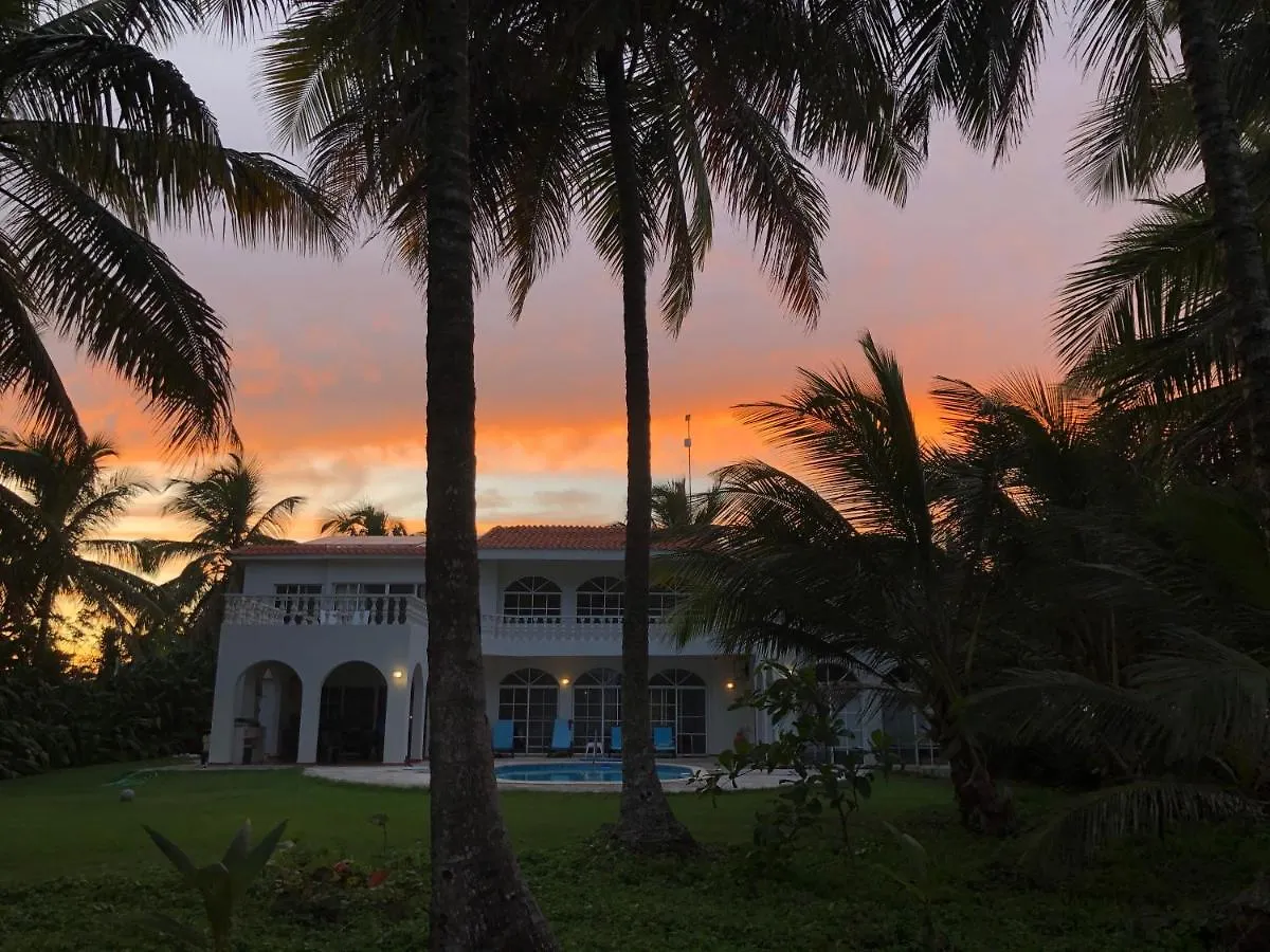كابريرا Baoba Breeze Bed & Breakfast- Beachfront Paradise