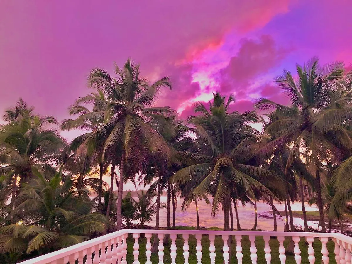 كابريرا Baoba Breeze Bed & Breakfast- Beachfront Paradise