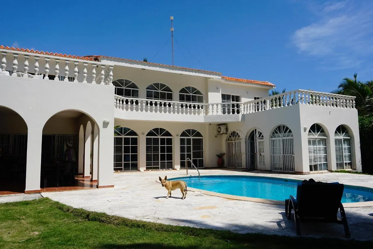 **  كابريرا Baoba Breeze Bed & Breakfast- Beachfront Paradise جمهورية الدومينيكان