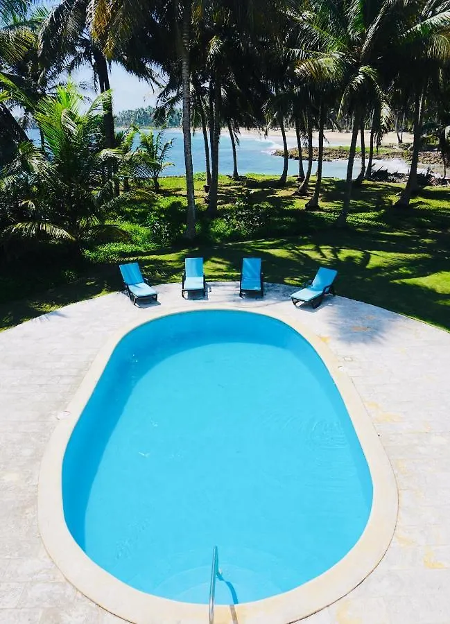 كابريرا Baoba Breeze Bed & Breakfast- Beachfront Paradise
