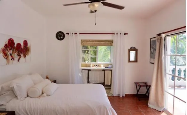 كابريرا Baoba Breeze Bed & Breakfast- Beachfront Paradise